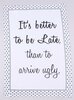Theedoek it&#039;s better to be late than arrive ugly, zwart wit