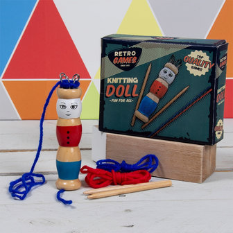 RETRO GAMES - KNITTING DOLL   Plezier voor jong en oud!  