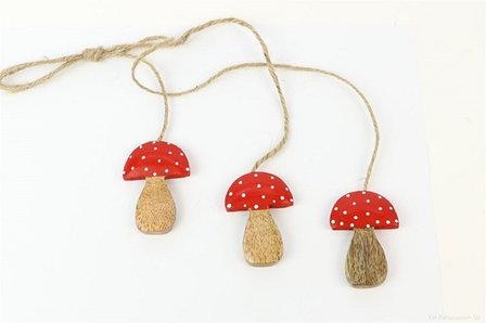 Hangdecoratie met 3 paddenstoelen