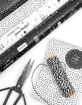 Cadeaupapier wit met zwarte dots op rol ZOEDT