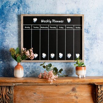 krijtbord met dagen van de week met hartjes