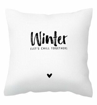 Kussen met berenklauw en tekst &#039;Winter let&#039;s chill together&#039;&nbsp;bedrukt aan beide zijden.