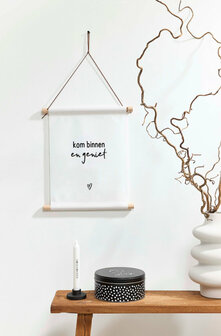 Textielposter 30x40 cm - wit met tekst &#039;Kom binnen en geniet&#039;