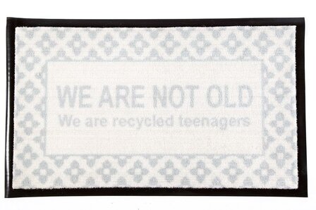 Deurmat 45 x 75 cm&nbsp;We are not old...we are recycled teenagers