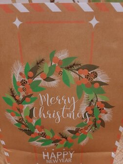 Kerstcadeau tas Kerstkrans Merry Christmas 18 x 8 x 22 cm