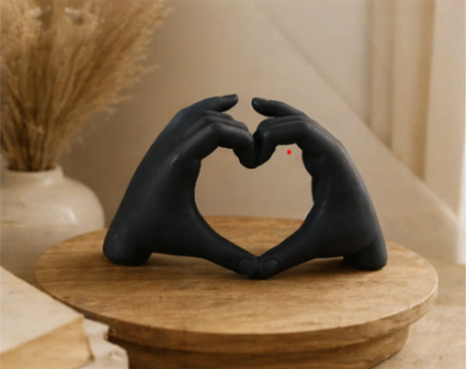 BEELDJE HAND&nbsp;ALS HART POLYSTONE 14X5,5X8CM ZWART