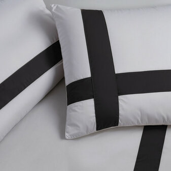 Dekbedovertrek Alberto Zwart-Wit&nbsp;240 en 200 x 200/220 cm inclusief 2 kussenslopen Stijlvol en Tijdloos Design 100% Katoe