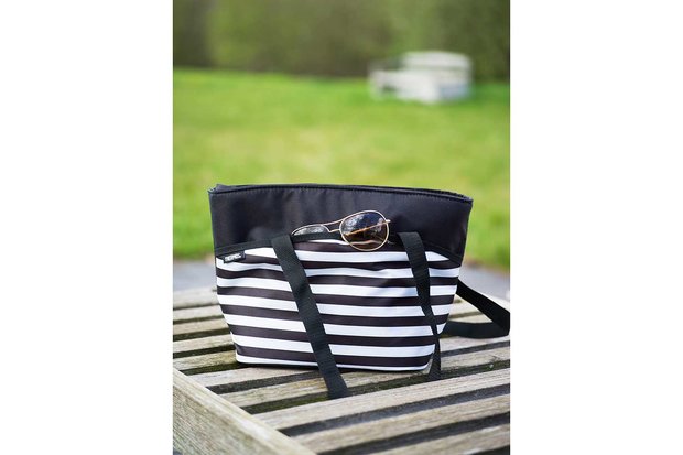 BLACK WHITE STRIPES KOELTAS LUNCH 7.5L  Mooie zwart wit koeltas met handvaten, 