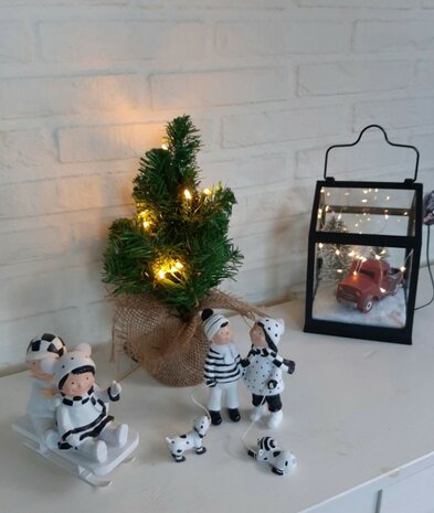Kinderen Met Hond Poly Kerstbeeldje Zwart/Wit 