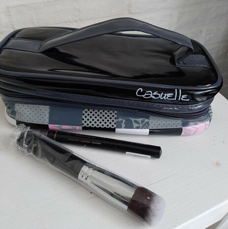 make up tas