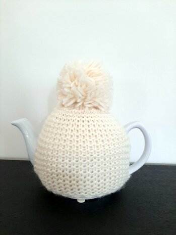 THEEPOT MET GEBREIDE THEEMUTS J-LINE