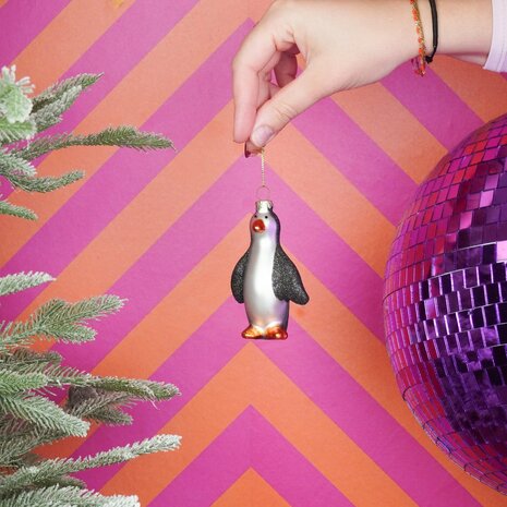 Kerstbal Pingu&iuml;n.&nbsp;6x3,5x10cm 
