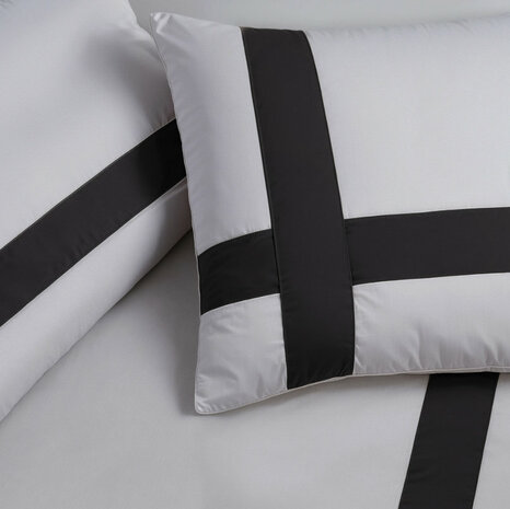 Dekbedovertrek Alberto Zwart-Wit&nbsp;240 en 200 x 200/220 cm inclusief 2 kussenslopen Stijlvol en Tijdloos Design 100% Katoe
