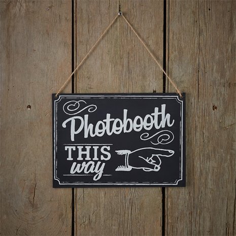 Tekstbord/Krijtbord met de tekst:  Photobooth This Way.