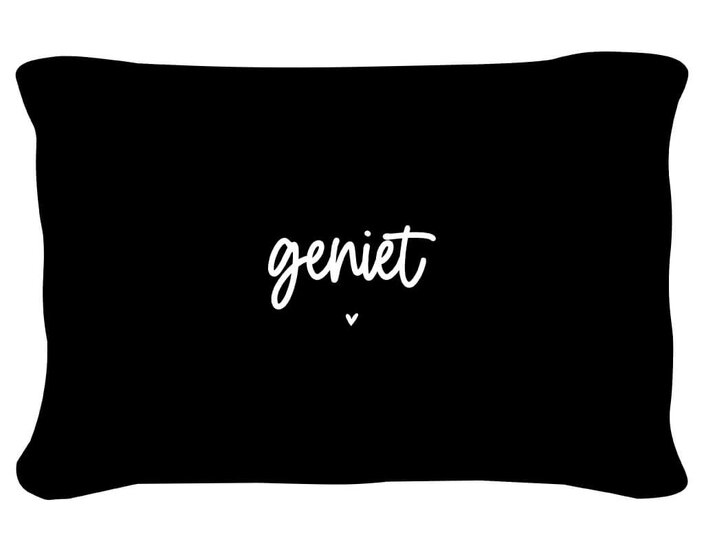 Buitenkussen zwart met tekst Geniet en Hartje 40x60cm Zoedt