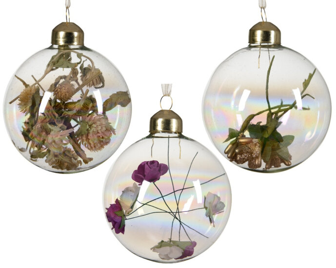 Kerstballen zwart wit. Kerstversiering in de kleuren en wit, kerststerren, kaarsen,kerstemmers, manden voor kerst - zwartwitshop