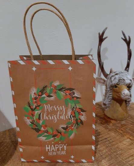 Kerstcadeau tas Kerstkrans Merry Christmas & Happy New year 22 cm